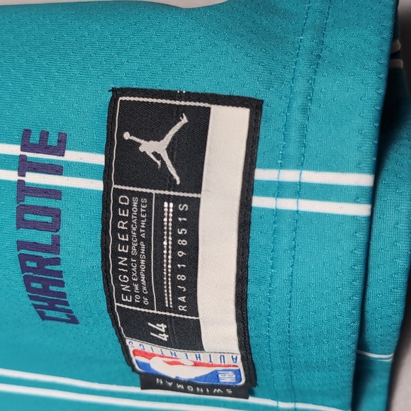 Lamelo Ball Charlotte Hornets Rookie jersey - Picture 3 of 3